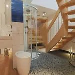 Cruiseline Lounge *