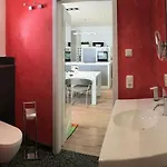 아파트 Exclusive In Warnemuende, 150m To The Beach, 2 Bathrooms, 2 Bedrooms, Sauna, Wifi And Much More. 로스토크