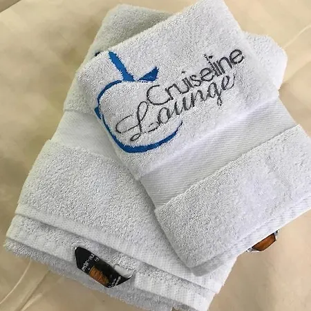 Exclusive In Warnemuende, 150m To The Beach, 2 Bathrooms, 2 Bedrooms, Sauna, Wifi And Much More. *