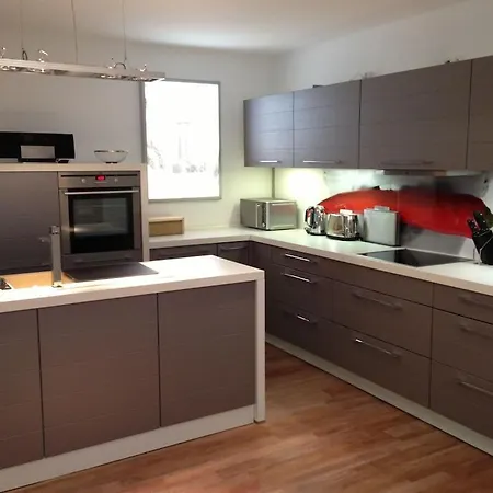 Exclusive In Warnemuende, 150m To The Beach, 2 Bathrooms, 2 Bedrooms, Sauna, Wifi And Much More. *