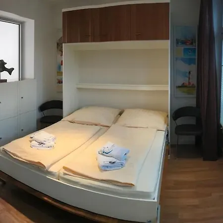 شقة Exclusive In Warnemuende, 150m To The Beach, 2 Bathrooms, 2 Bedrooms, Sauna, Wifi And Much More. روستوك