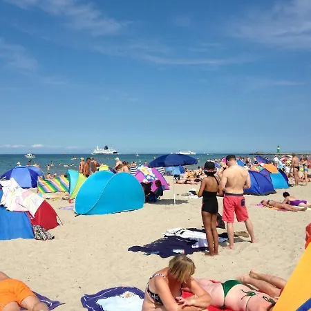 Exclusive In Warnemuende, 150m To The Beach, 2 Bathrooms, 2 Bedrooms, Sauna, Wifi And Much More. 罗斯托克